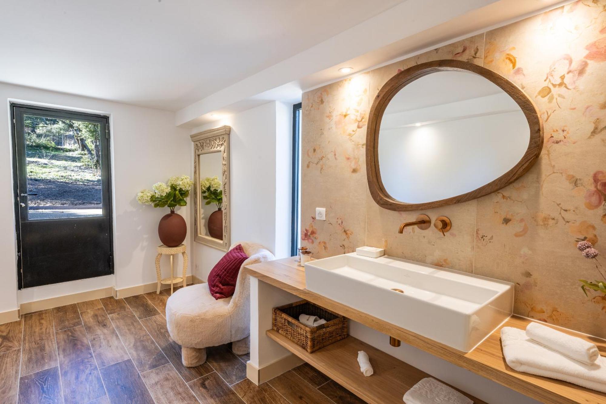 Deluxe Double or Twin Room Mountain View