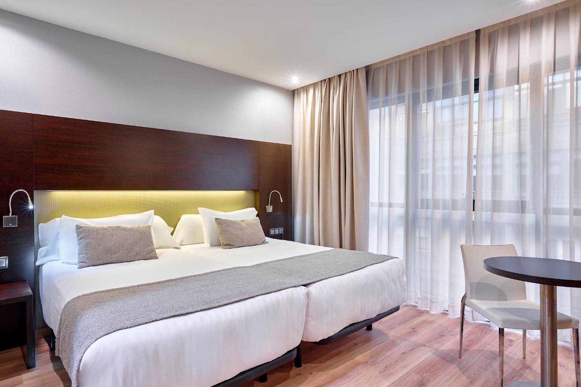 Twin Room,1742650514:JPEG