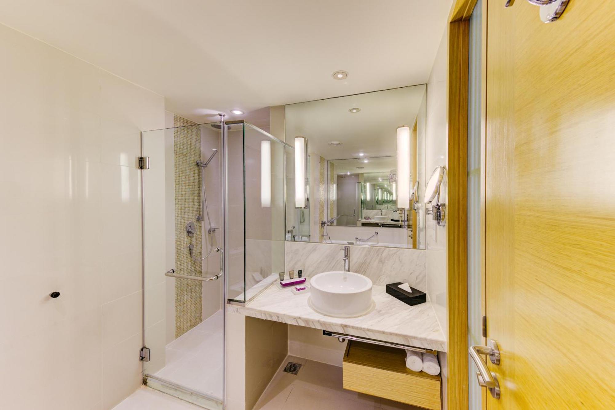 Deluxe King Room Sea View