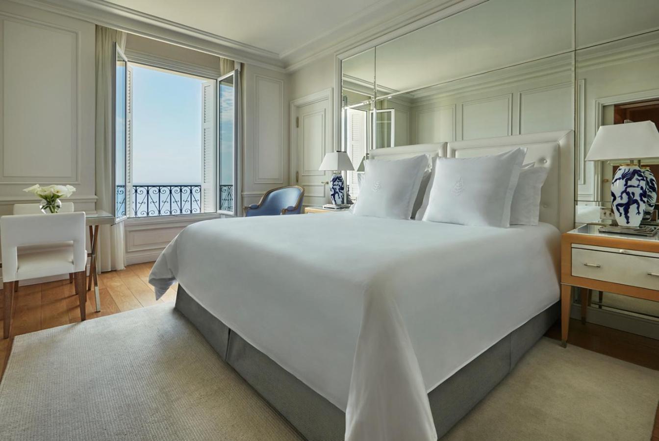 Palace Sea View Room King bed