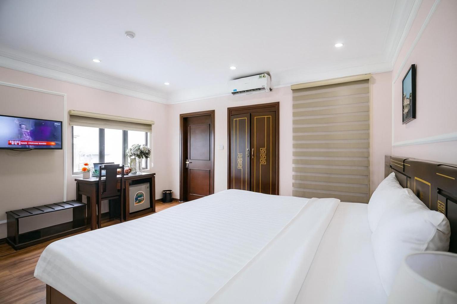 Deluxe Double or Twin Room City View