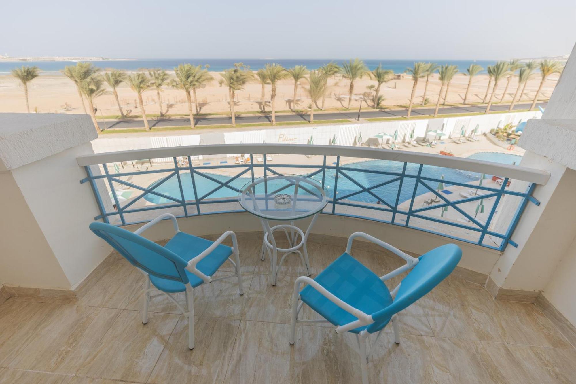Deluxe Pool or Side Sea View