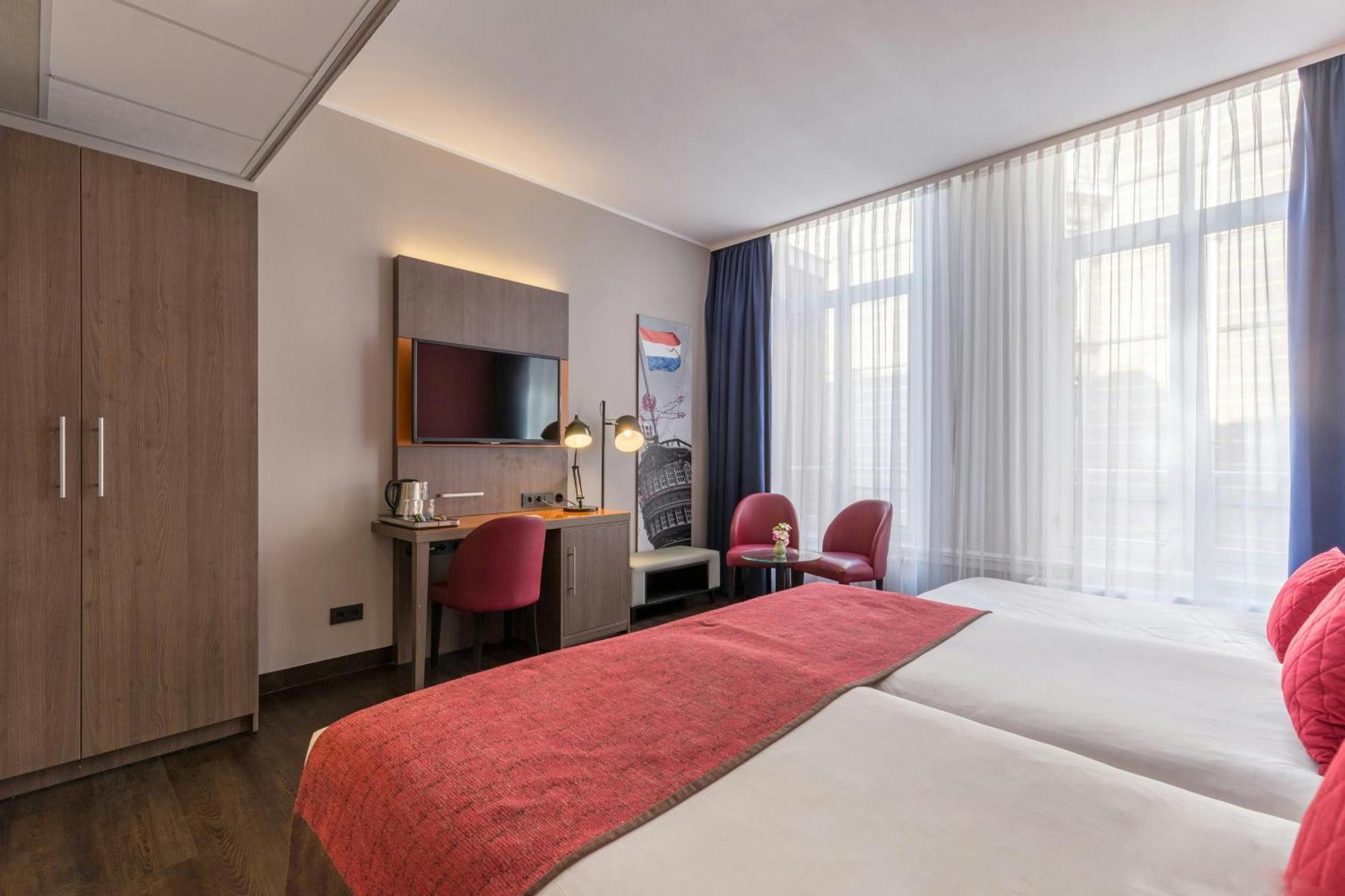 Superior Room 1 Twin Bed 1 Single Bed