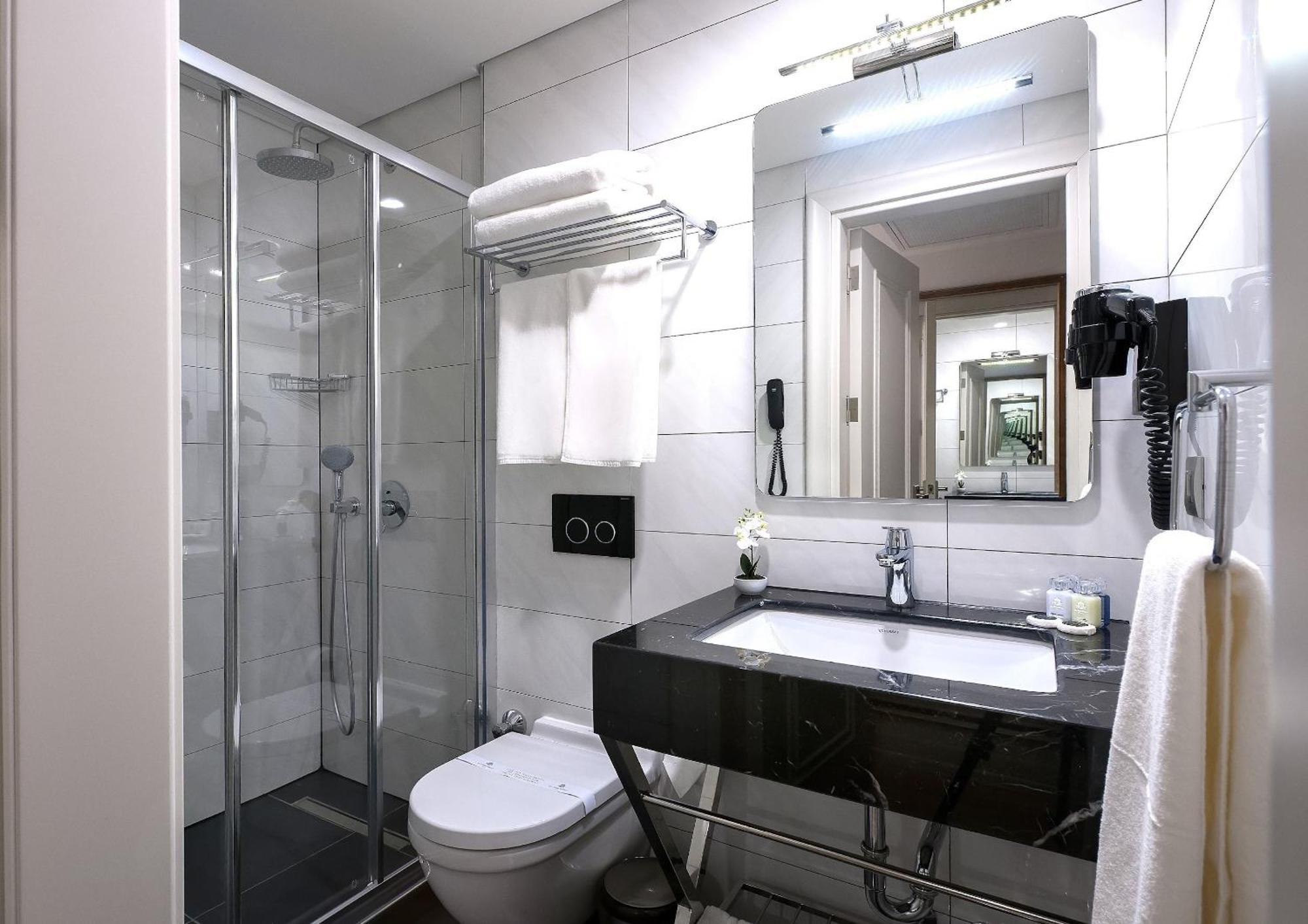 Standard Double or Twin Room,1769892111:JPEG