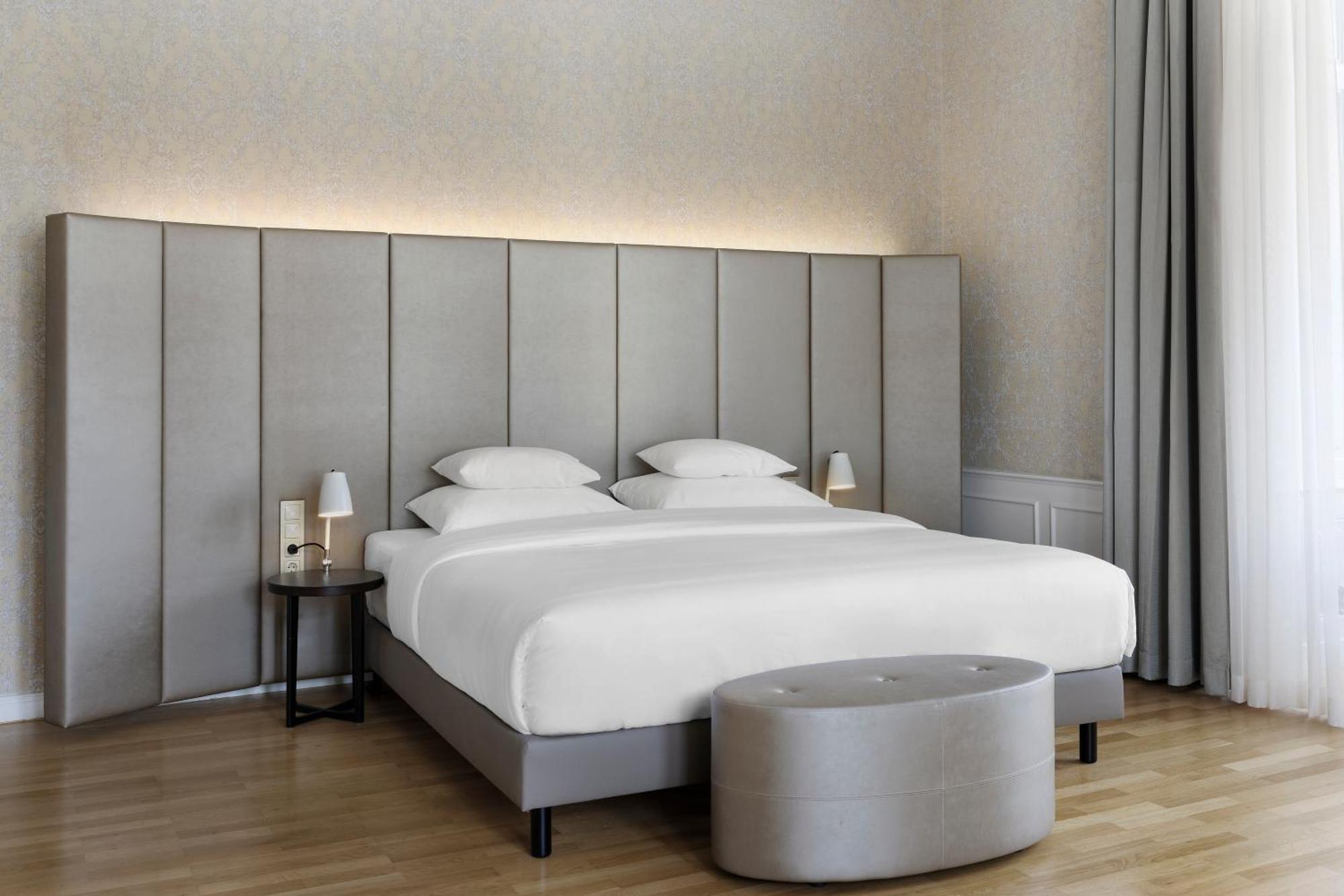 Junior Suite „Wiener Charme" mit Kingsize-Bett und Schlafsofa