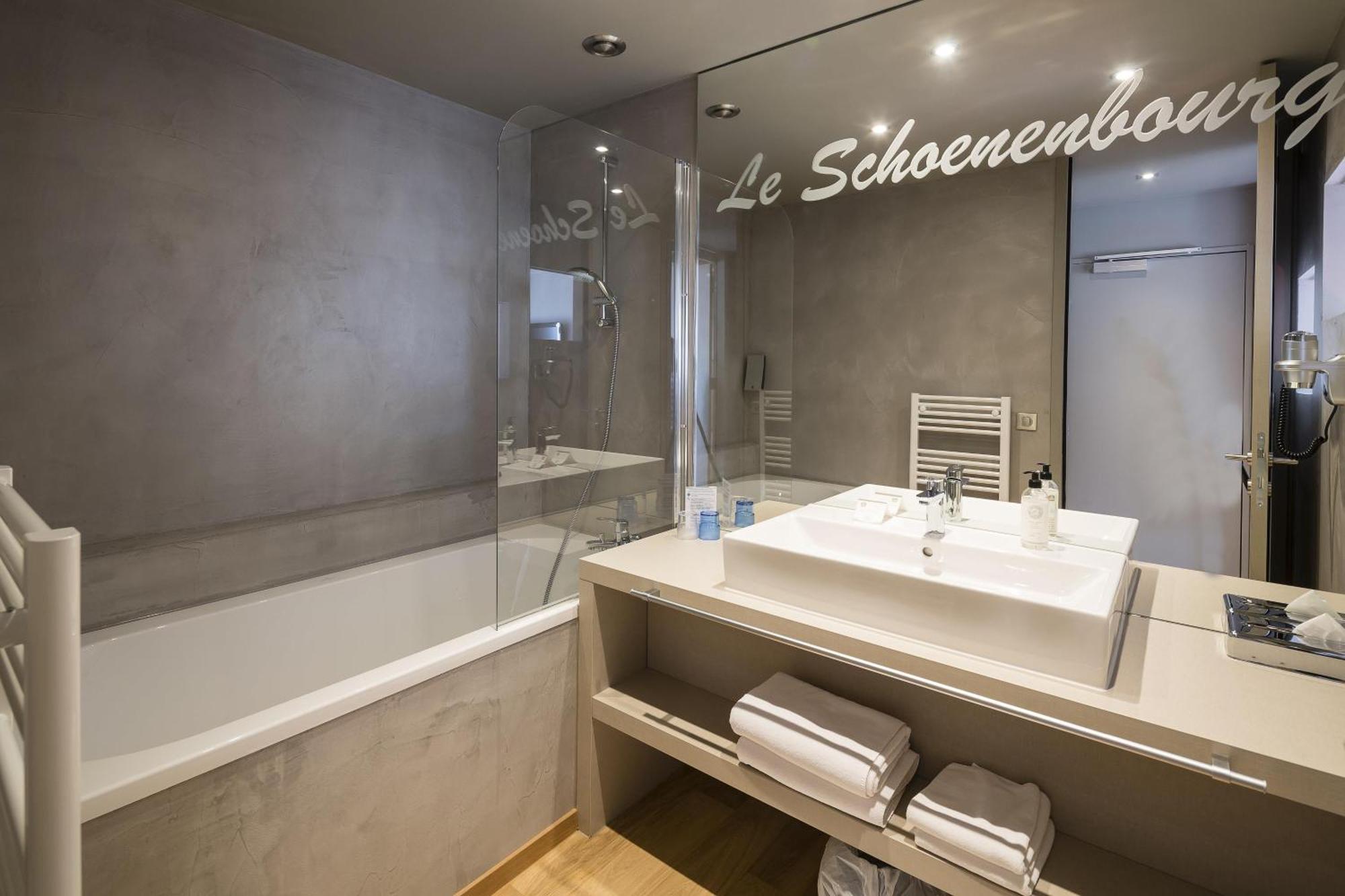 Comfort Queen Room Spa Access