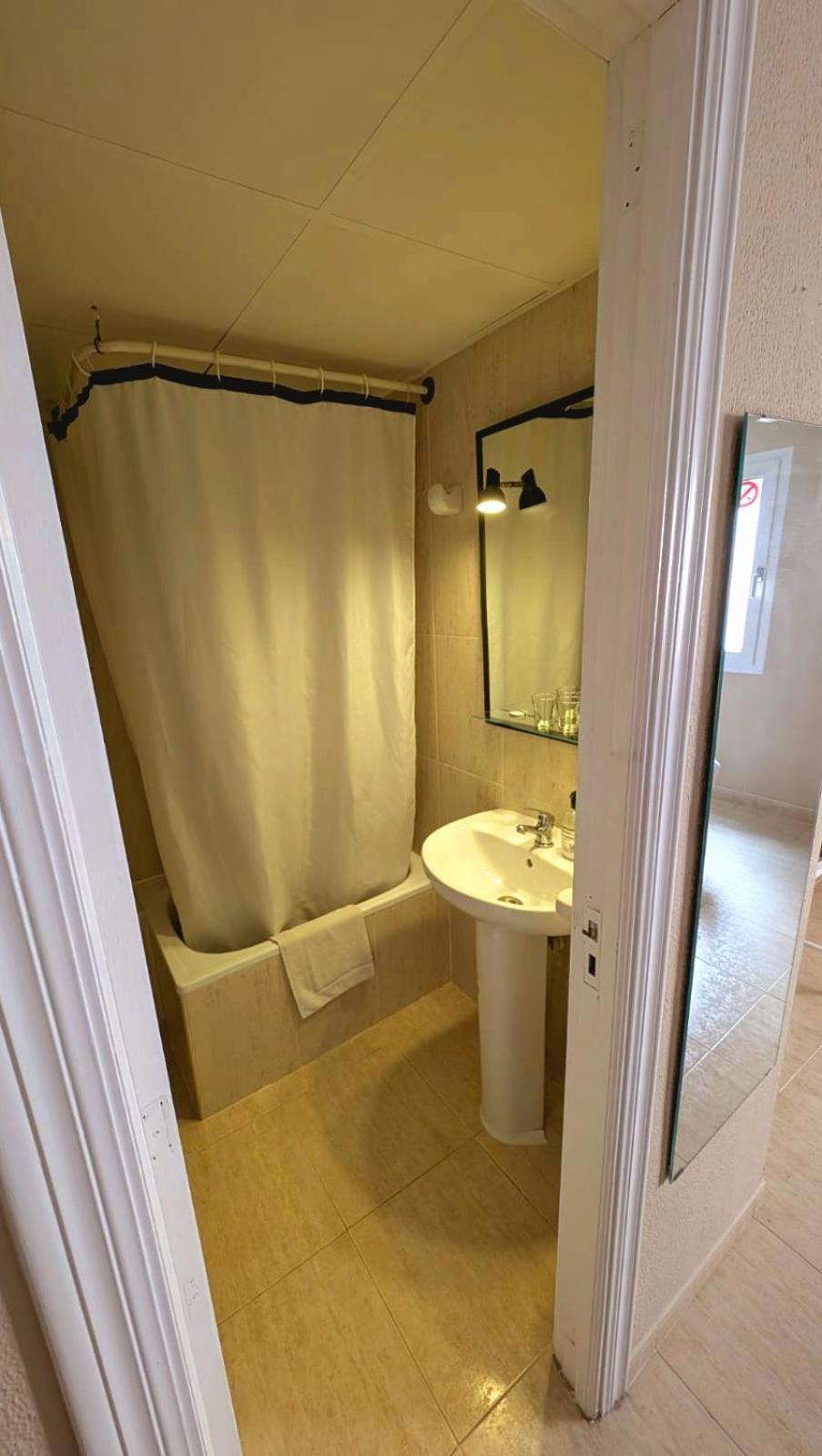 Deluxe Double Room,1758325175:JPEG