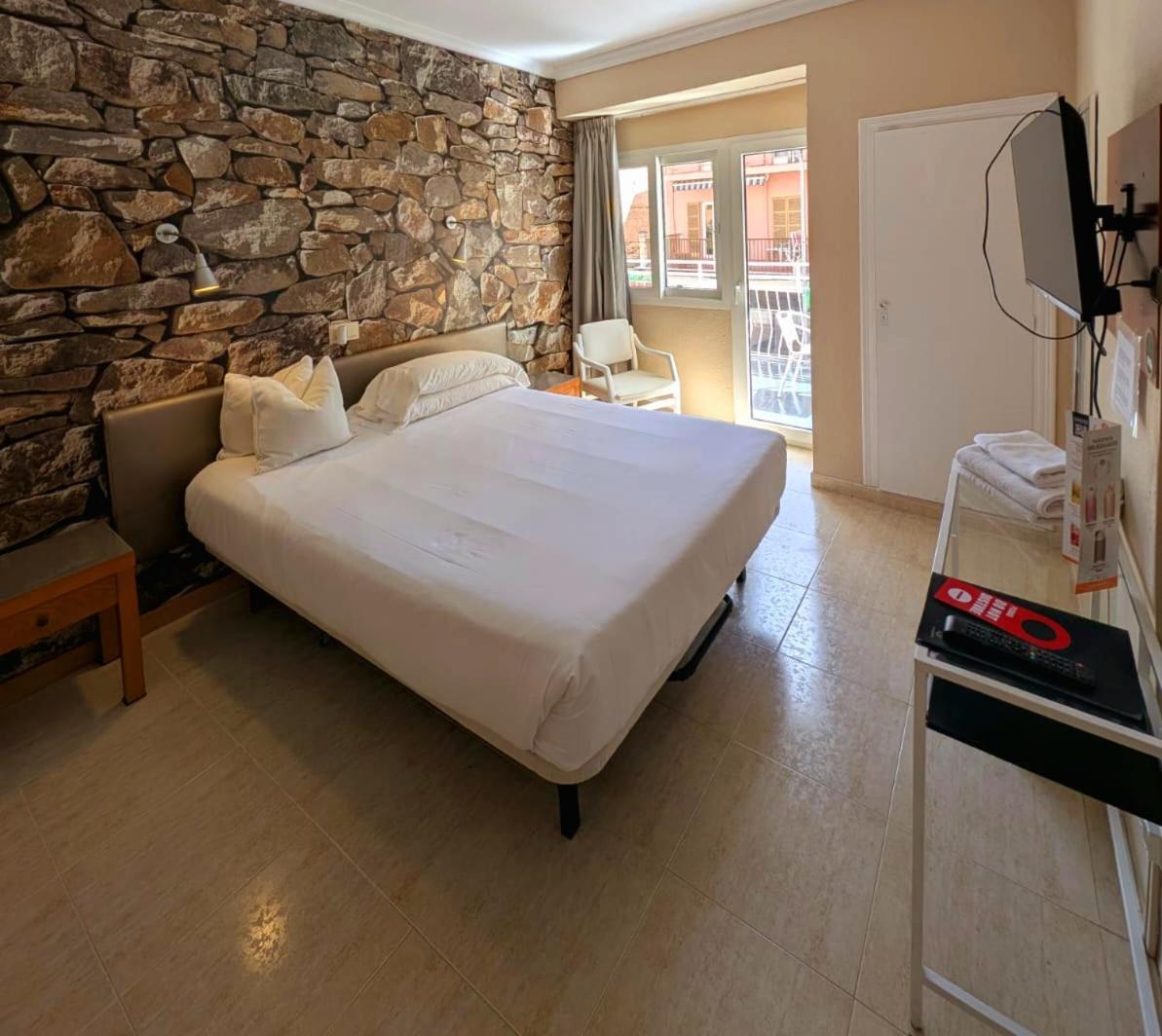 Double Room,1758325171:JPEG