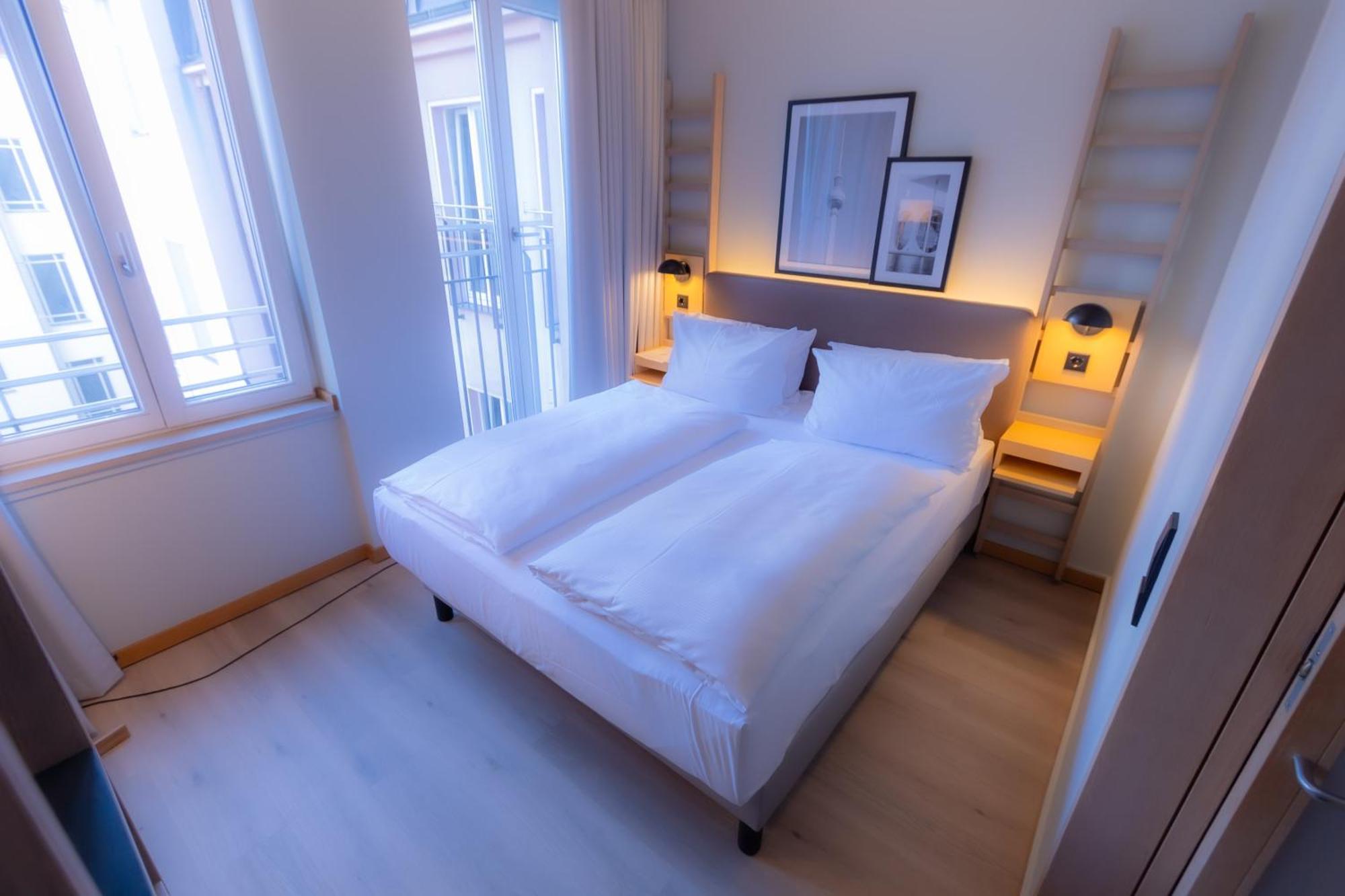 Standard Queen Room