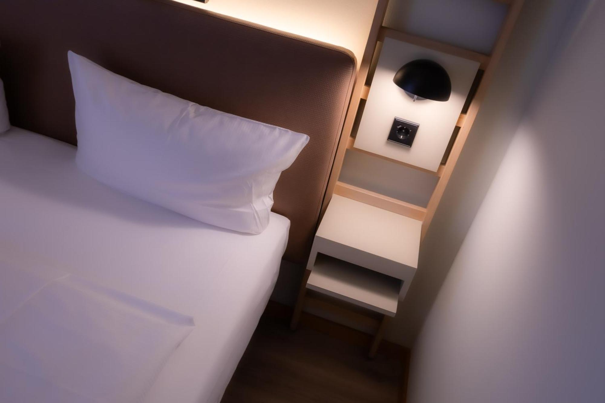 Standard Room 1 King Bed