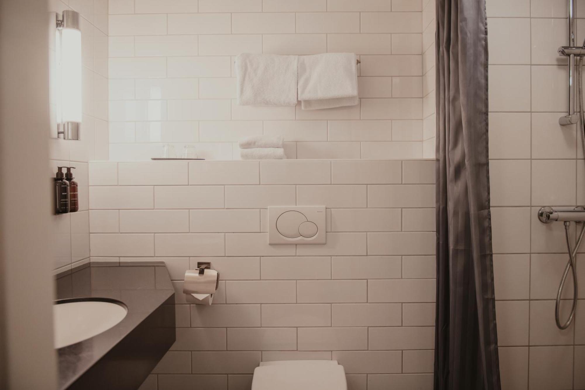 Twin Room,1766129011:JPEG