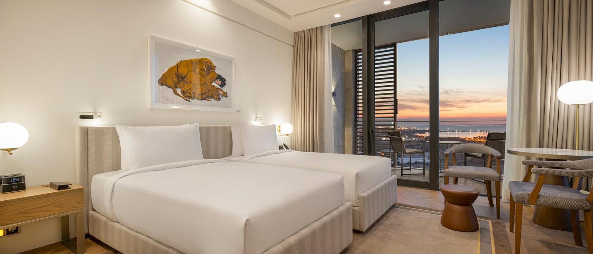 Deluxe Twin Room Balcony Club Access