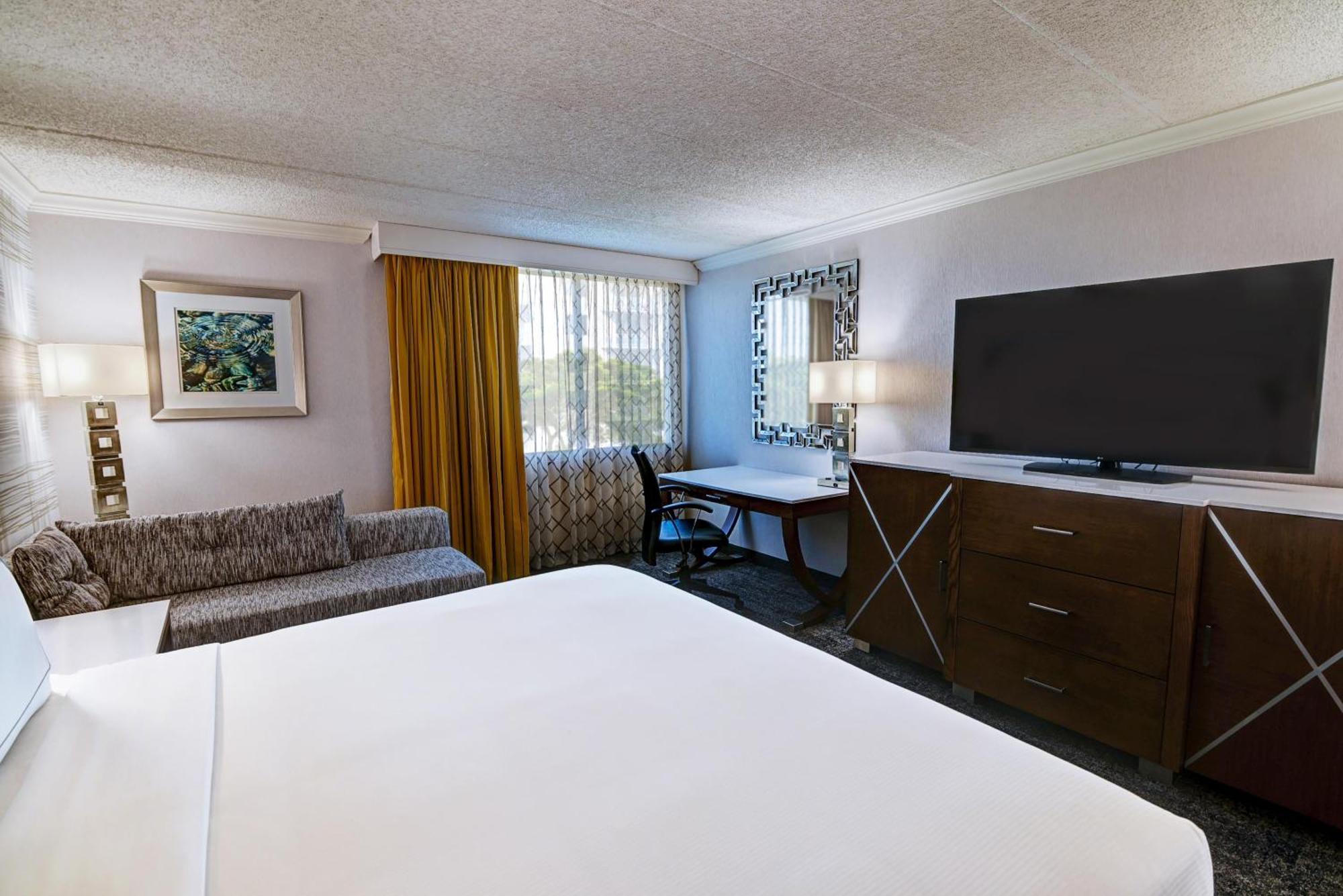 Deluxe King Room Non-Smoking