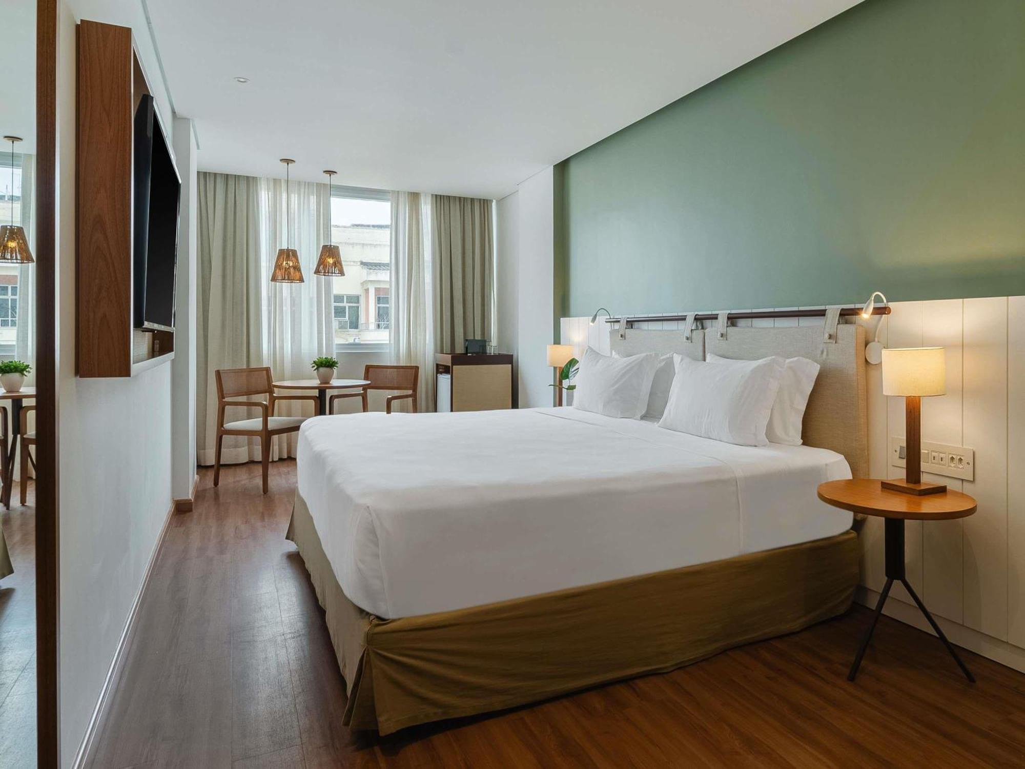 Habitación Premium de lujo con cama extragrande y vistas parciales al mar