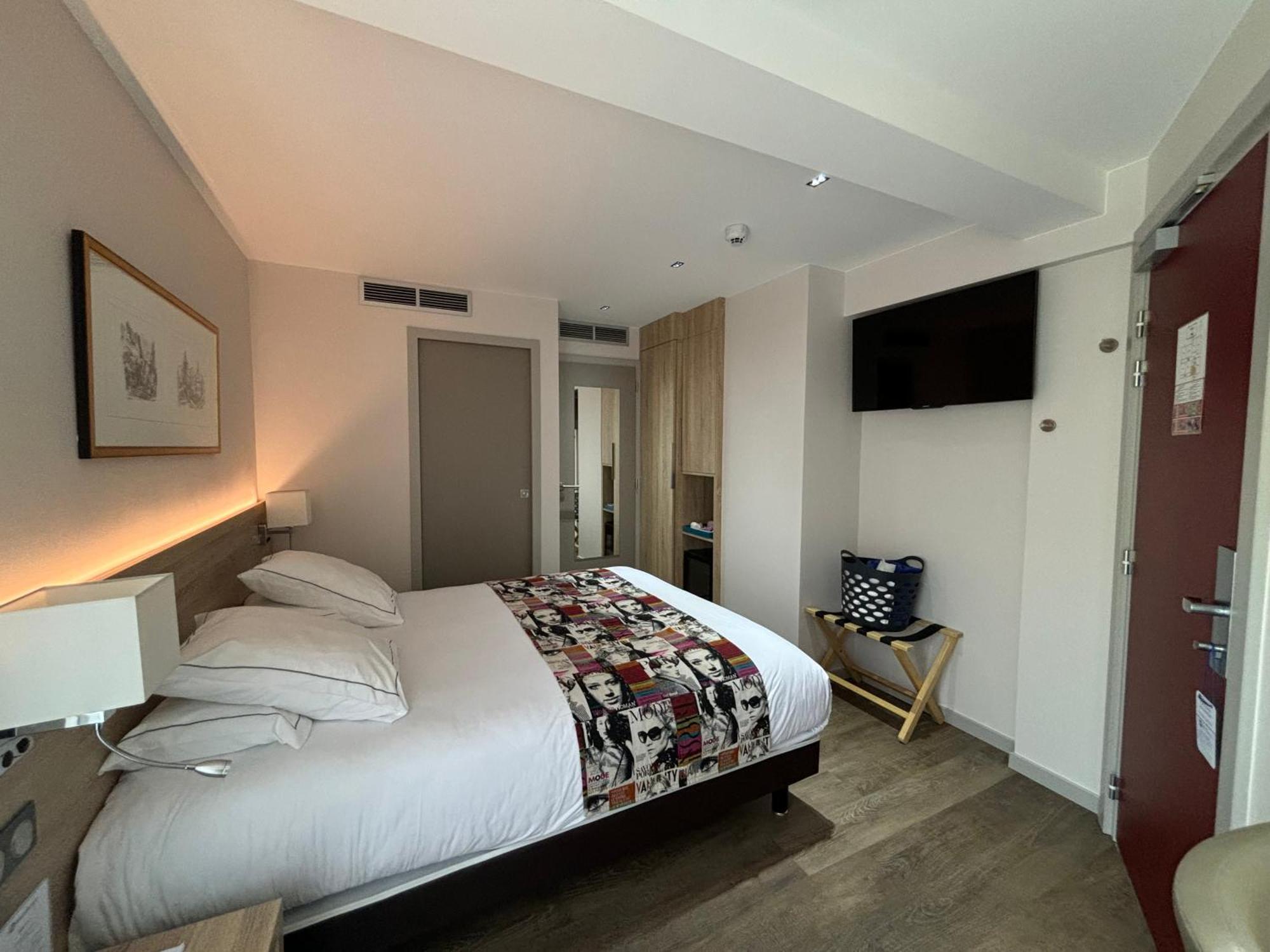 Standard Queen Room Balcony Spa Access