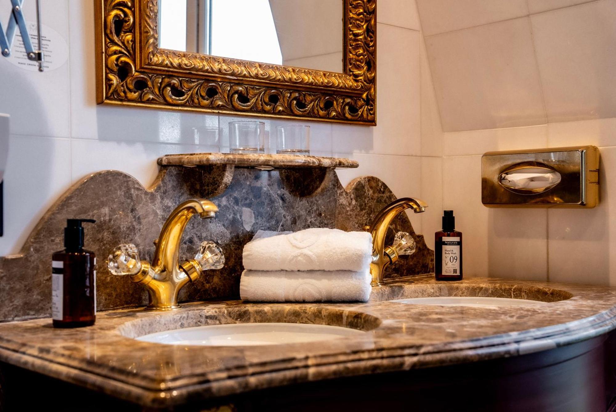 Junior Suite Spa Bath