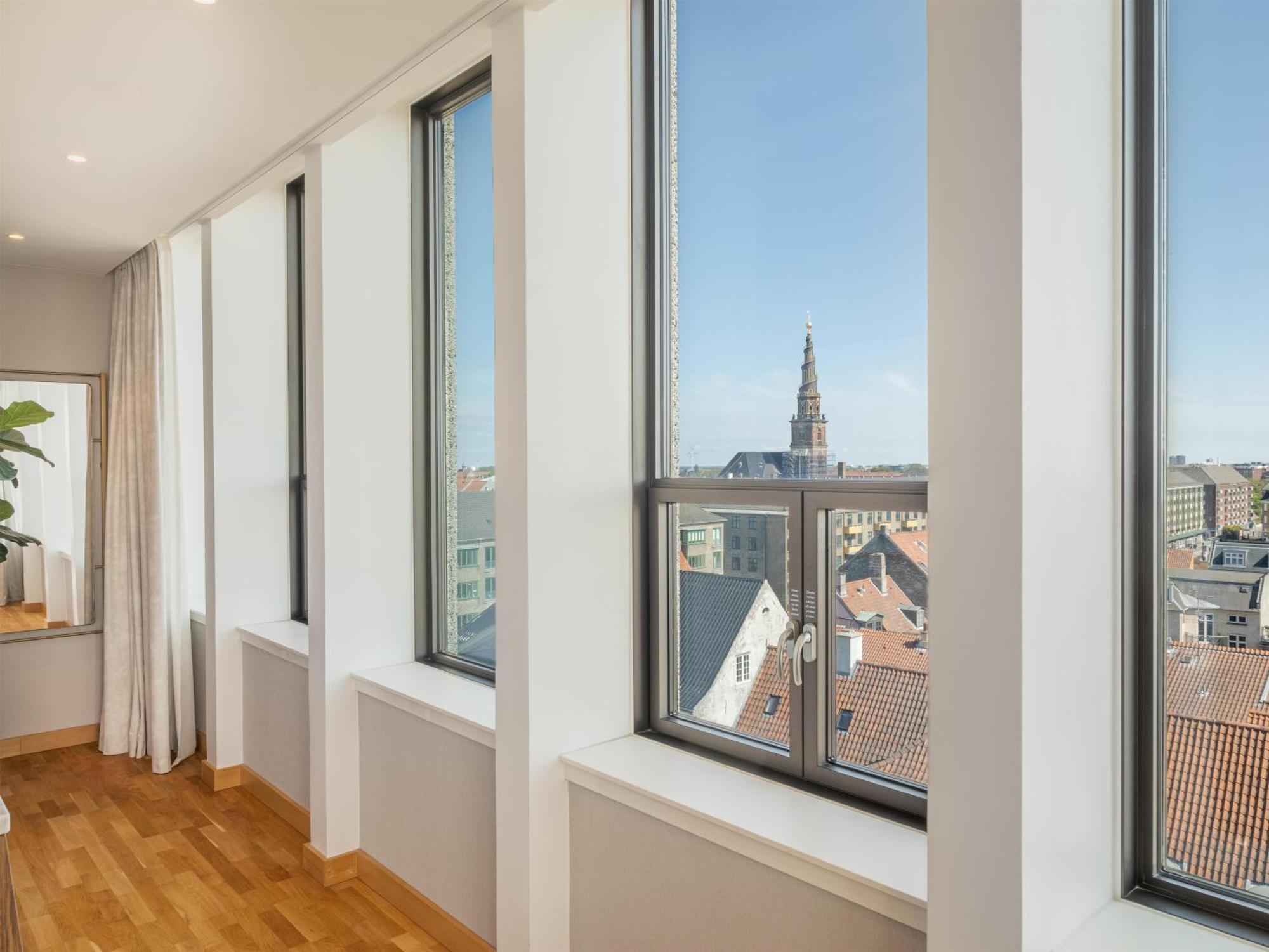 Premium Corner Room with View