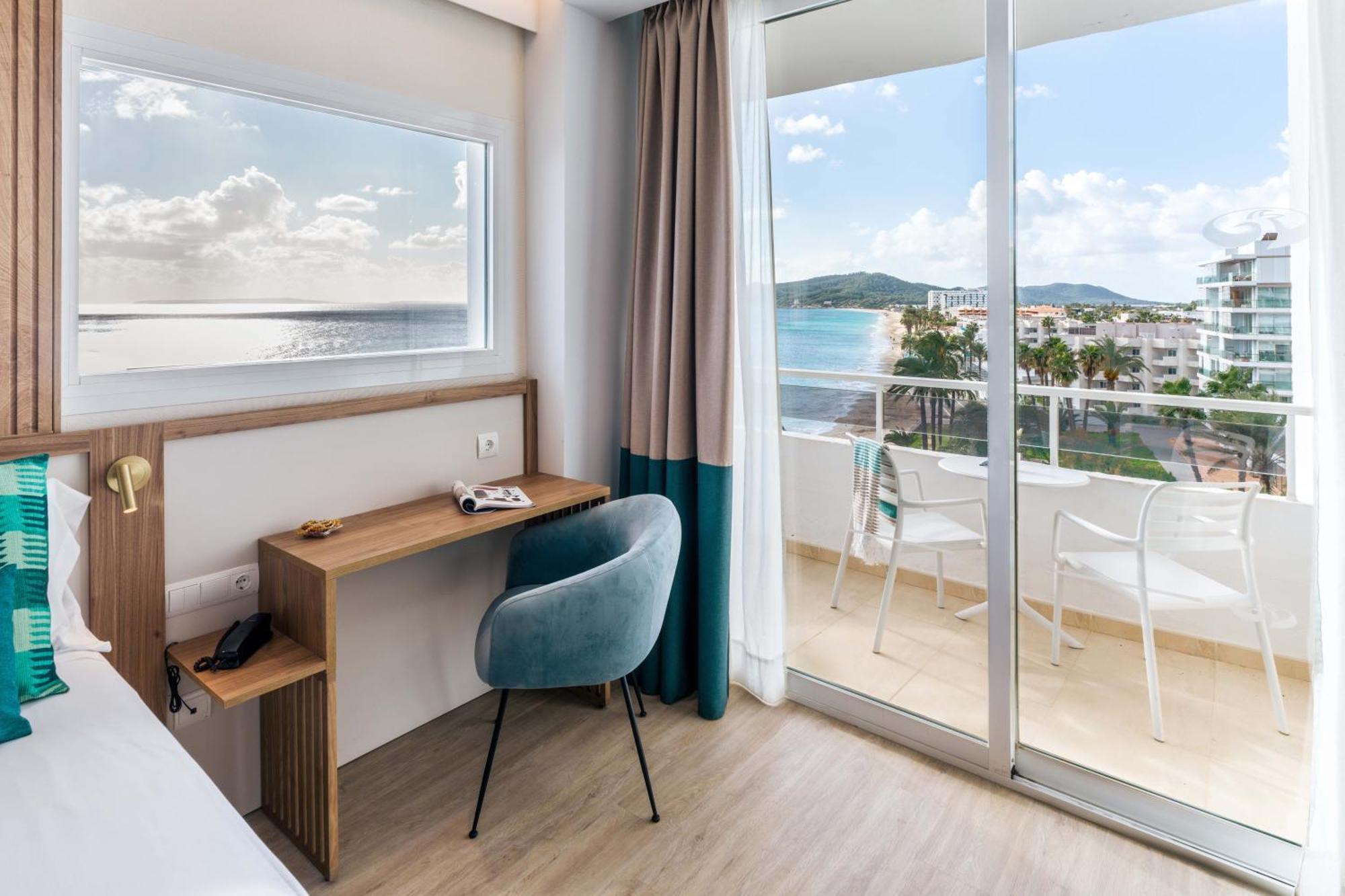 Superior Tweepersoonskamer met 2 Aparte Bedden en Uitzicht op Zee