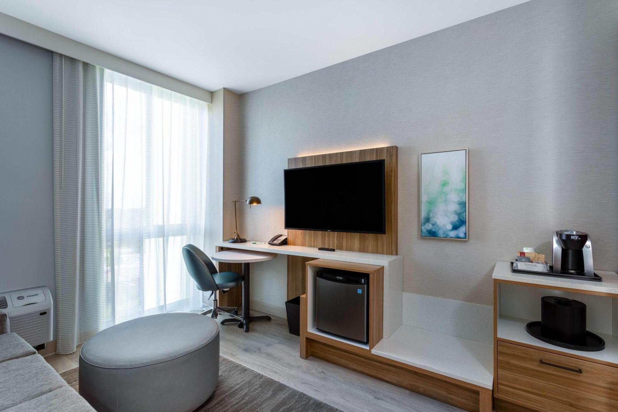 One-Bedroom King Suite Non-Smoking