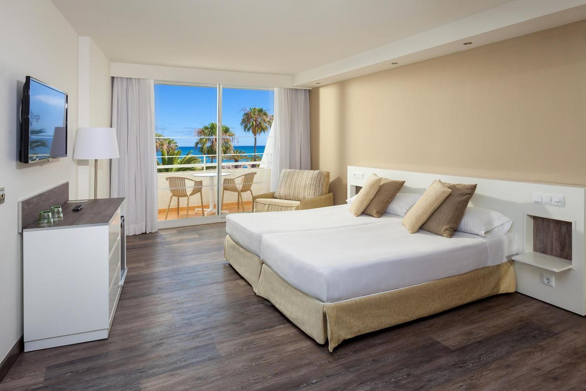 Quarto com 2 Camas de Solteiro e Vista do Mar