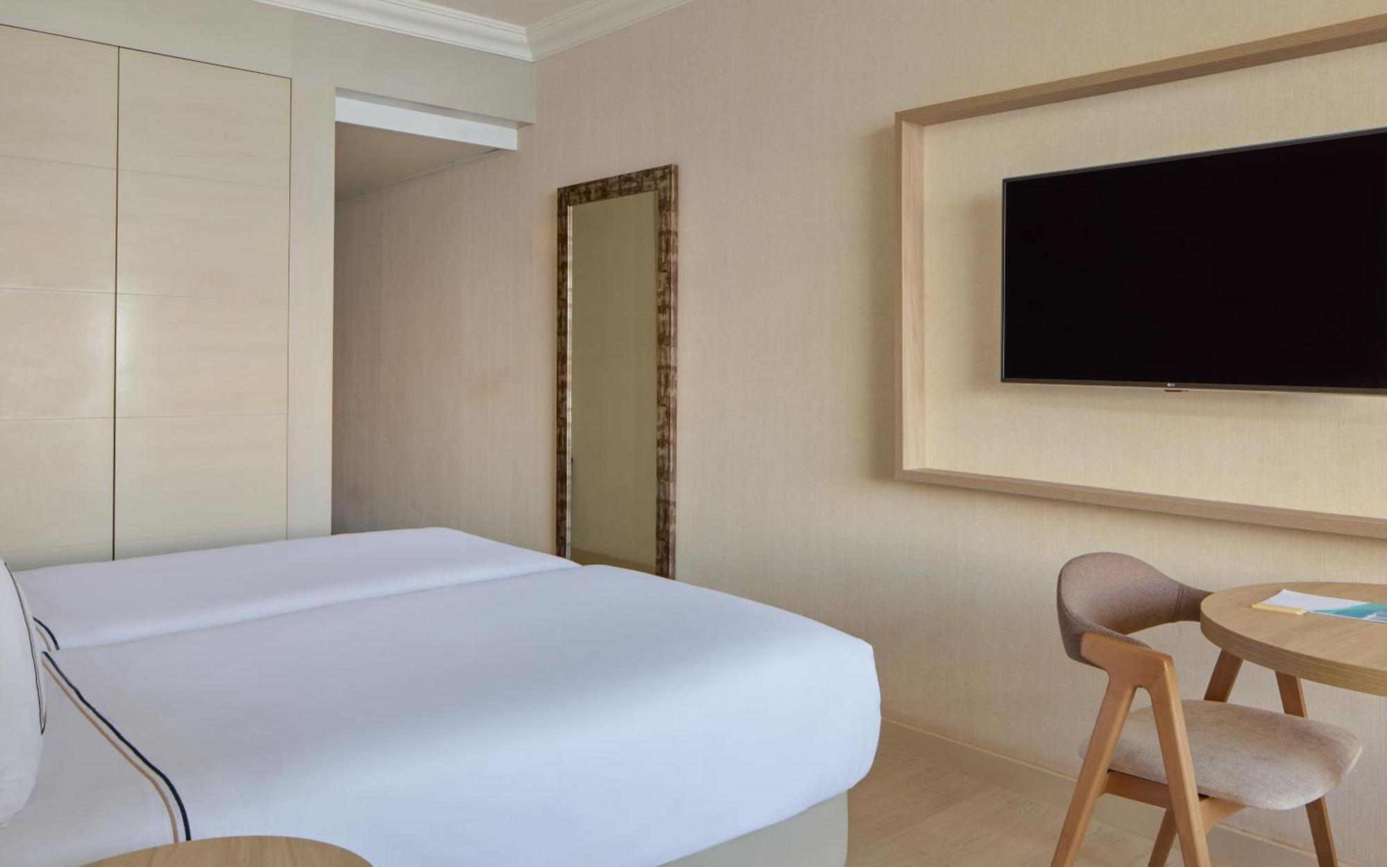 Twin Room with Mountain View
