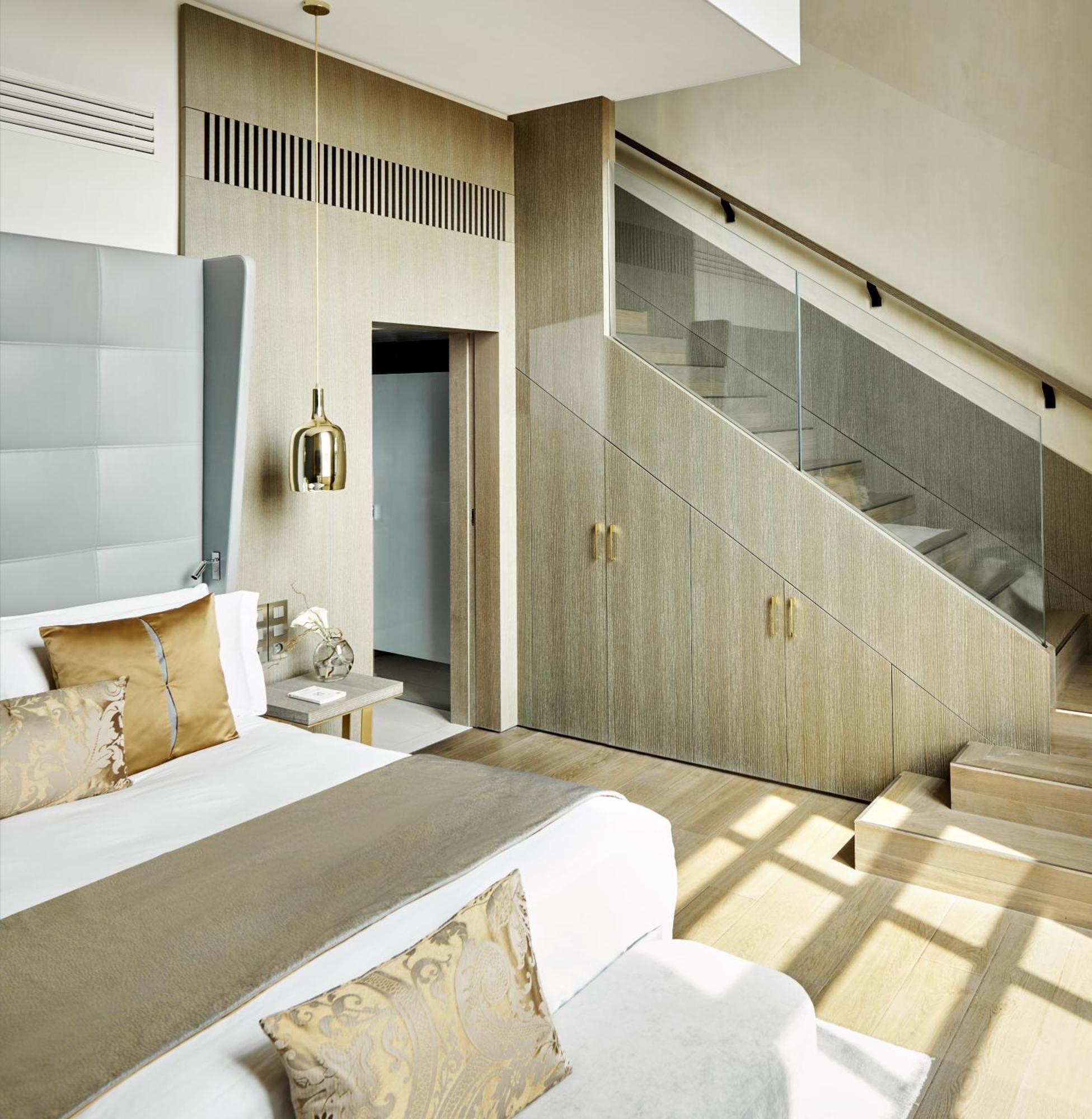Suíte Duplex com Cama King-size e Vista do Rio