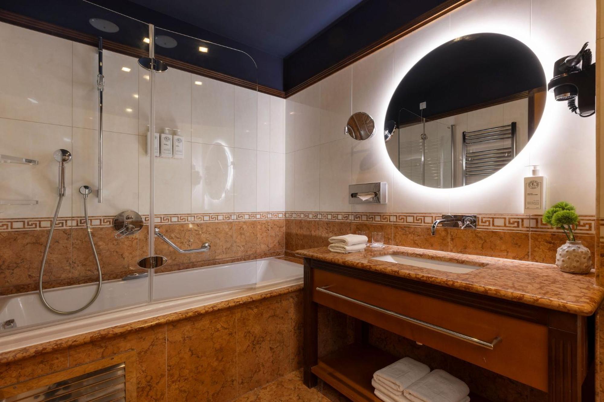 Classic Double or Twin Room Balcony
