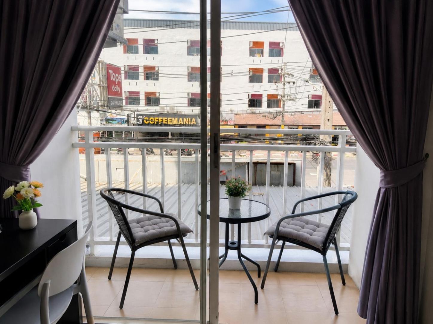 6-Bed Mixed Dormitory Room