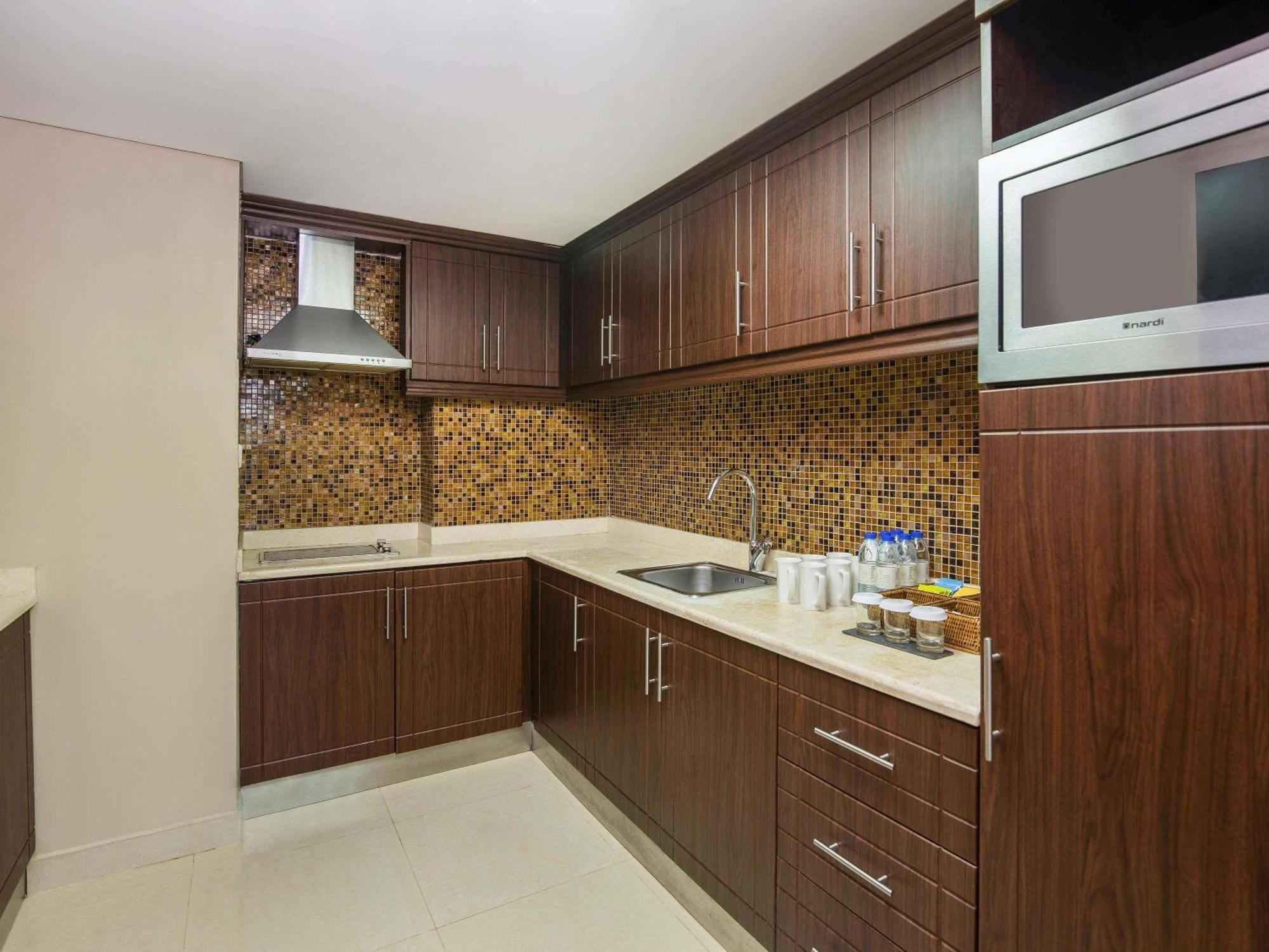 Three-Bedroom Suite One King Two Twin Beds