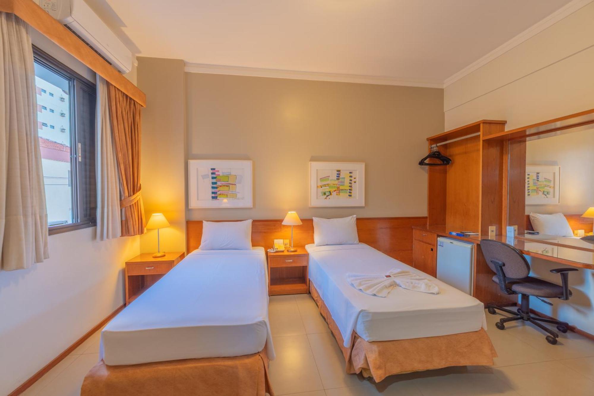 Quarto com 2 Camas de Solteiro