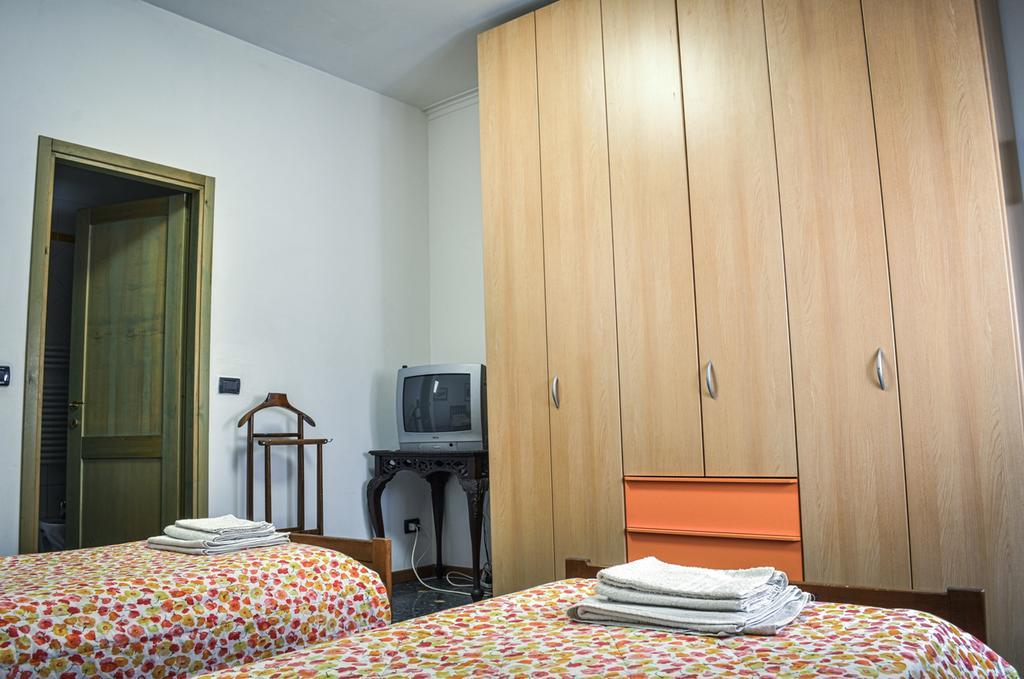 Camera Matrimoniale/Doppia con Letti Singoli con Bagno Privato