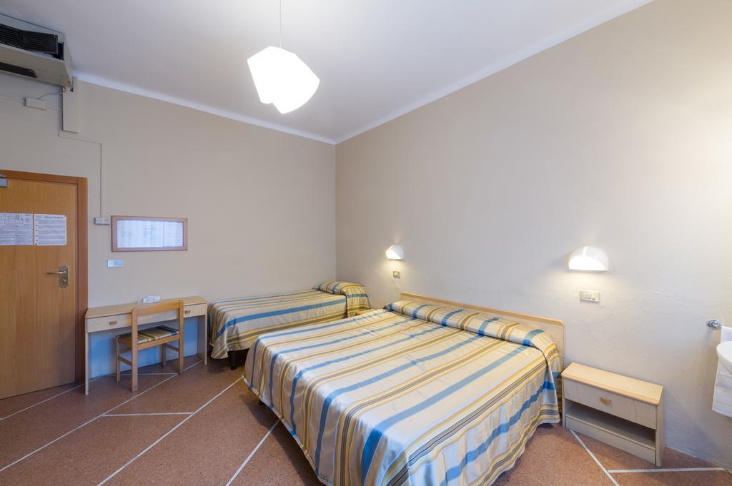 Triple Room,27832841:JPEG