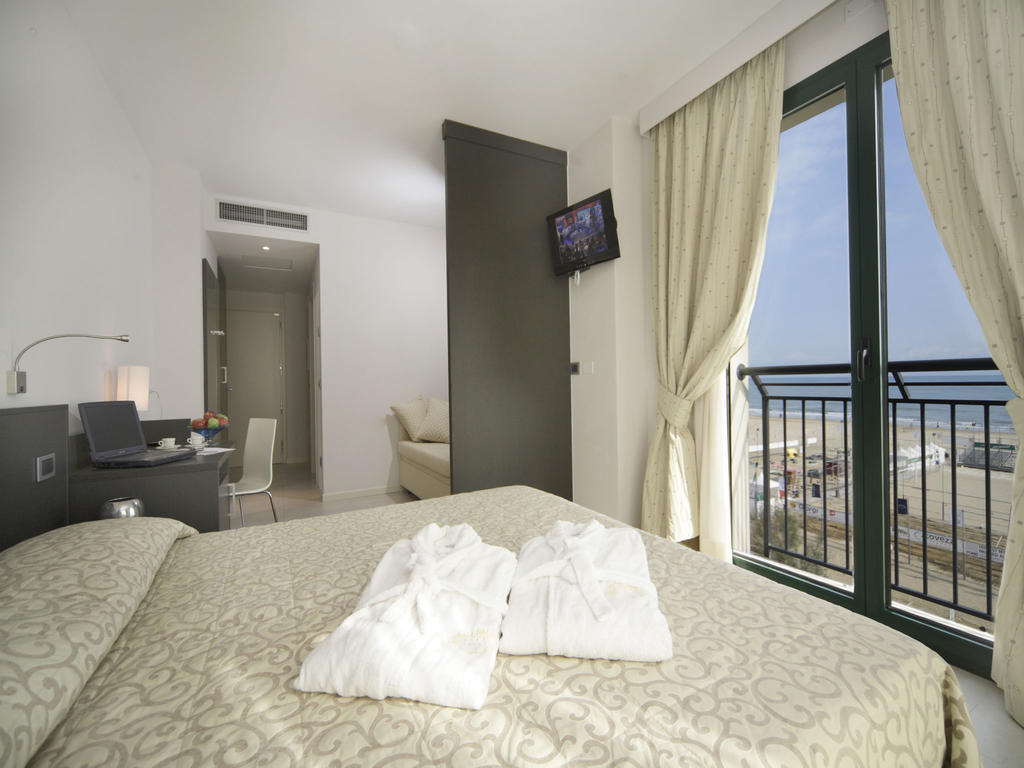 Superior Double or Twin Room,464173254:JPEG