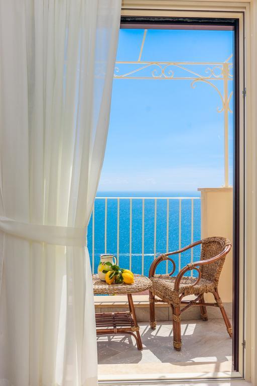 Junior Suite Deluxe with Terrace and Sea View,1407362516:JPEG