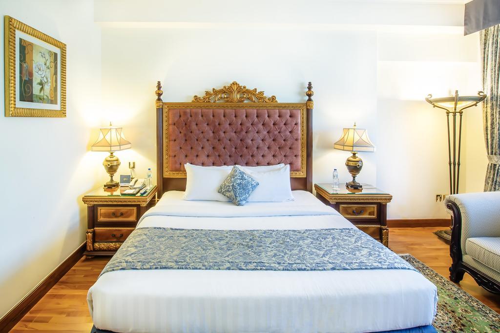 Executive One-Bedroom Suite, 25% off F&B