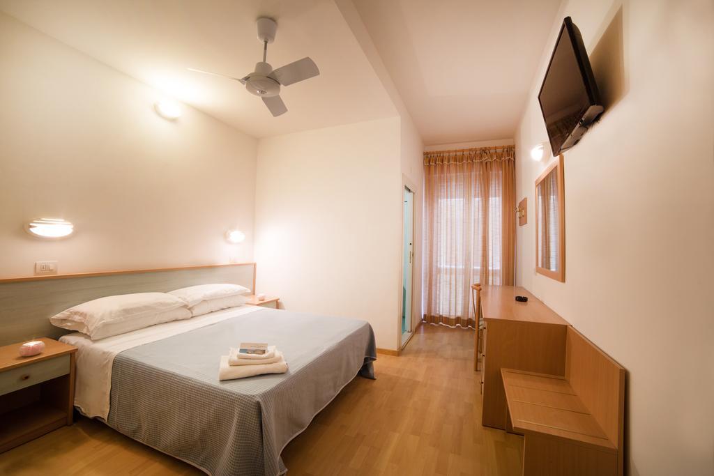 Quadruple Room,379770640:JPEG