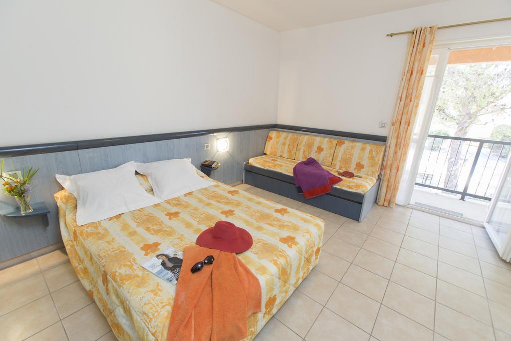 One-Bedroom Apartment (3 Adults),395426232:JPEG