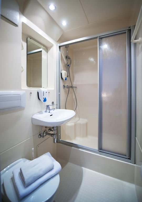 Standard Double Room,42447727:JPEG