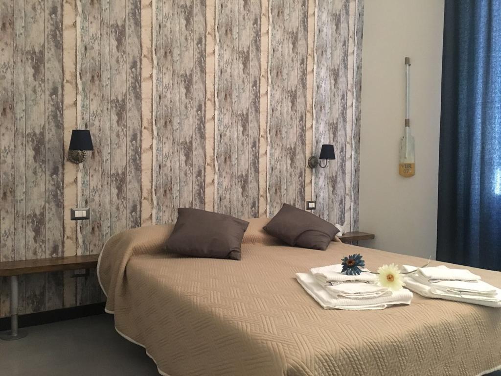 Habitación Doble con cama supletoria (2 adultos + 1 niño)