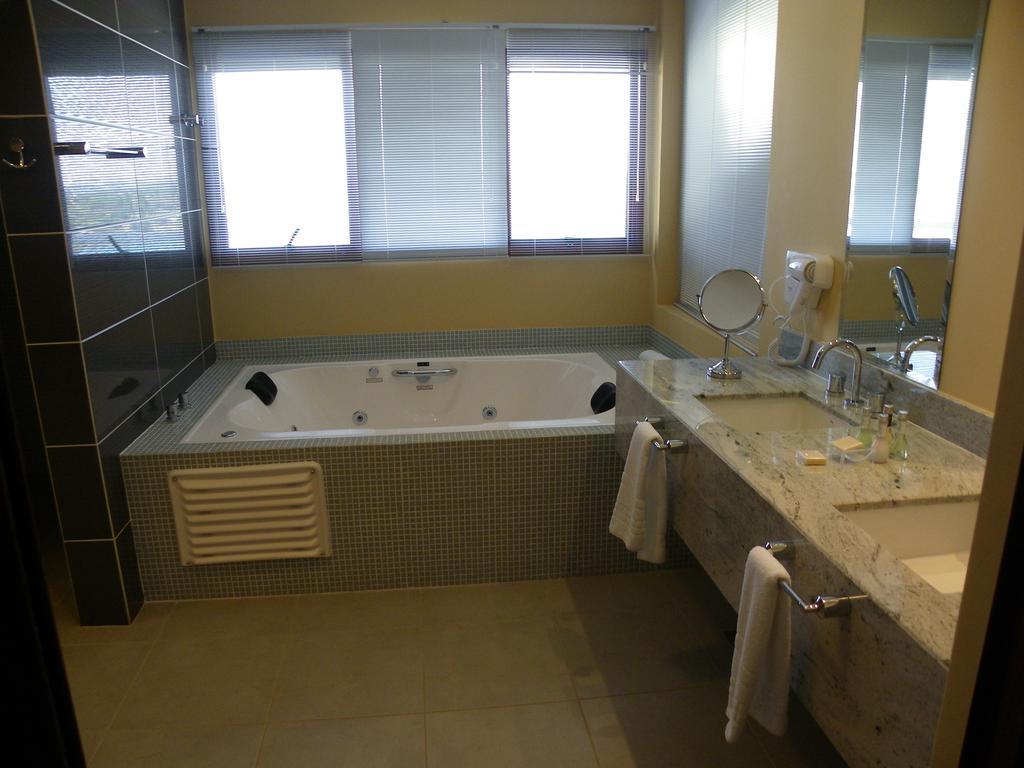 Luxury Suite,1372318955:JPEG