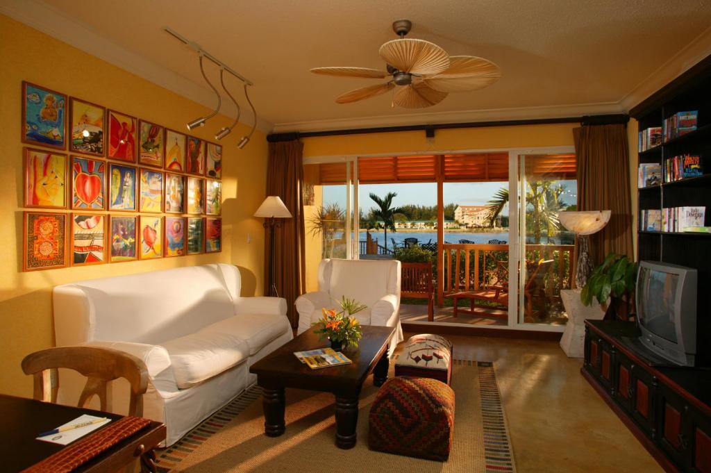 One-Bedroom Suite (Waterside State)