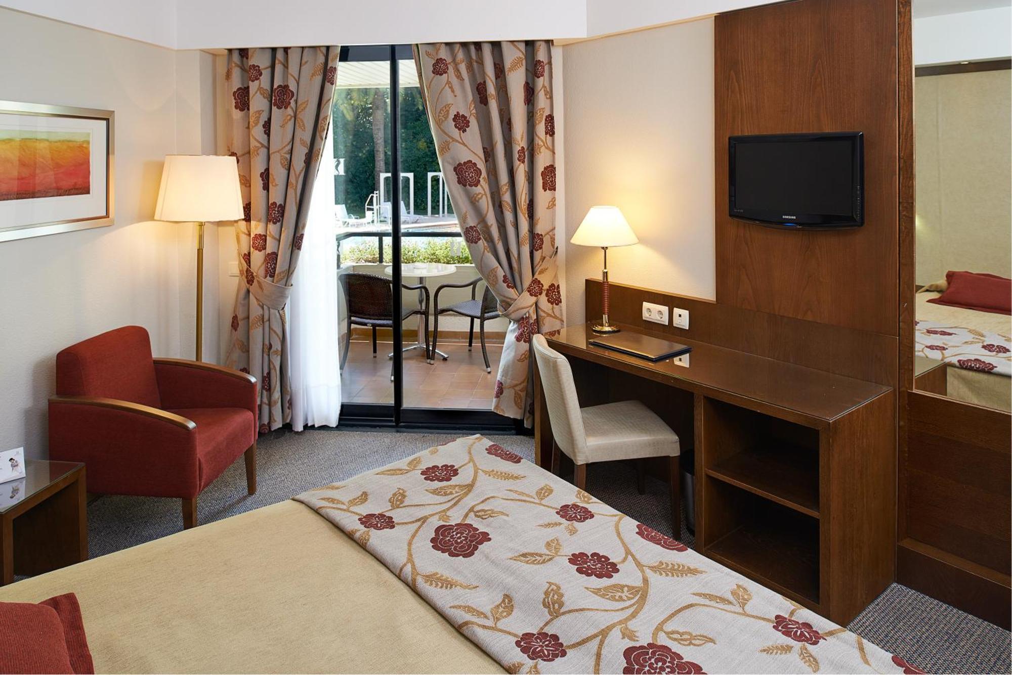 Single Room with Pool View (1 Adult)