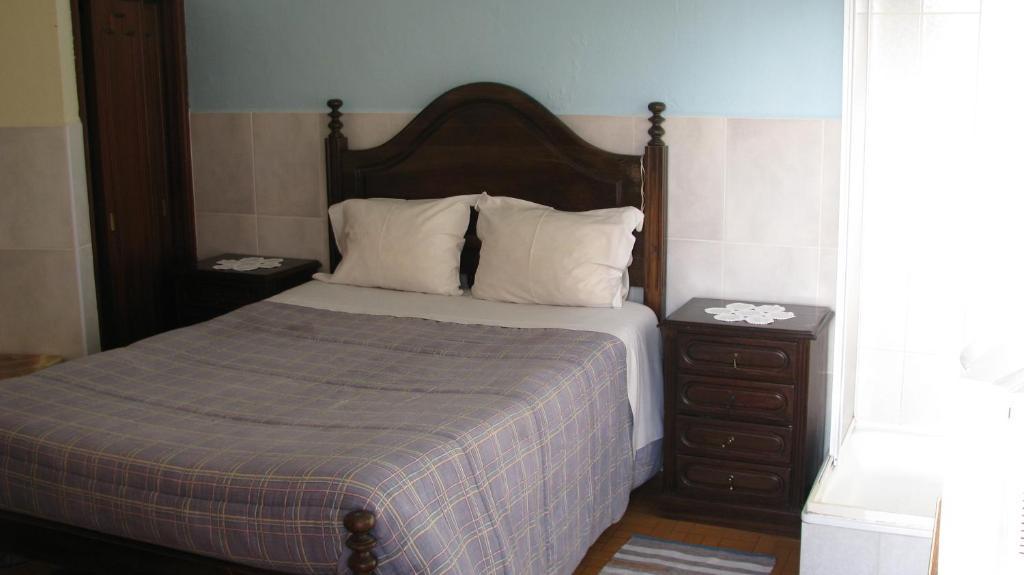 Quarto Duplo Básico com Casa de Banho Partilhada