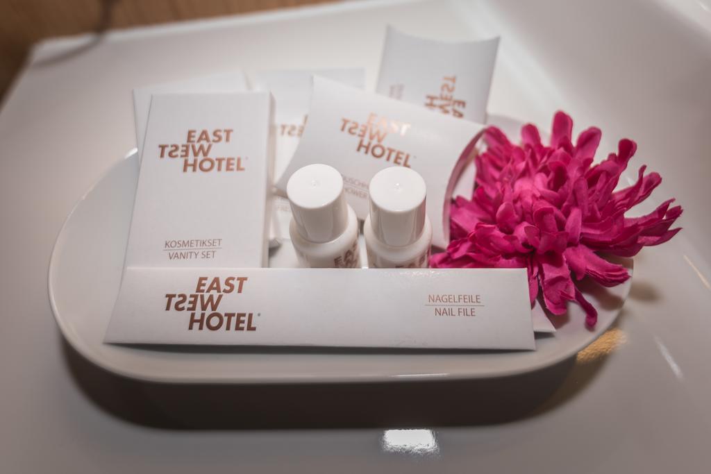 Single Room with City View,712016635:JPEG