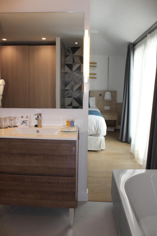 Suite Lumiere met Uitzicht op het Zwembad en Zee