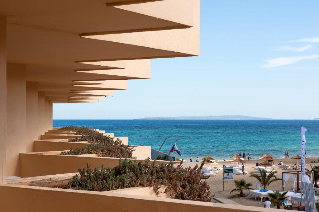 Superior One-Bedroom Apartment Side Sea View