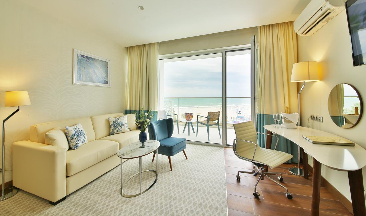Deluxe Tweepersoonskamer met 2 Aparte Bedden en Uitzicht op Zee