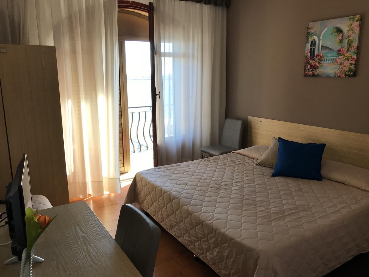 Double or Twin Room Sea View