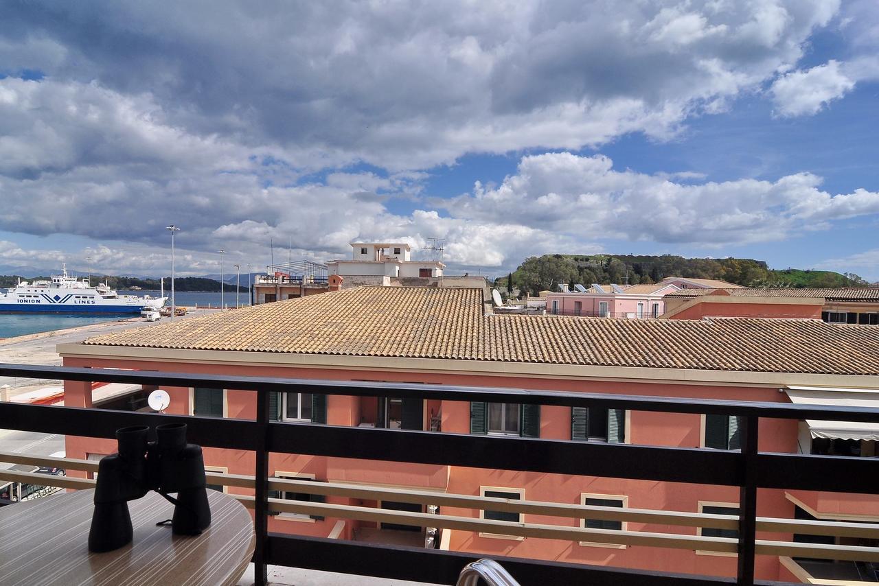 Camera Matrimoniale/Doppia con Letti Singoli con Vista Mare Parziale