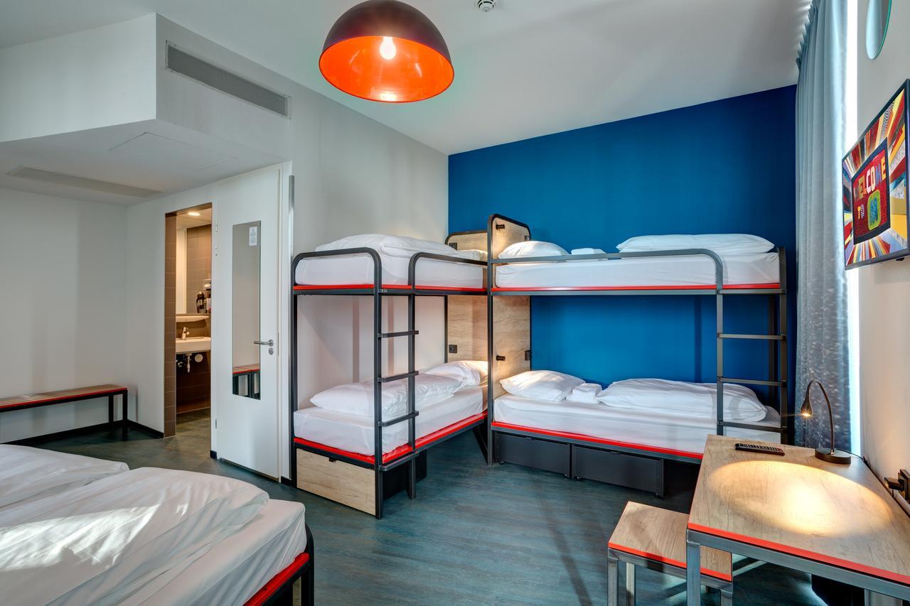 Quarto com 6 Camas